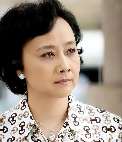 75岁黄梅莹近况如何？与儿子界限划清后，她把日子过得越来越精彩