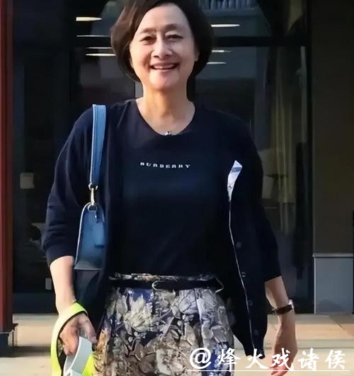 75岁黄梅莹近况如何？与儿子界限划清后，她把日子过得越来越精彩
