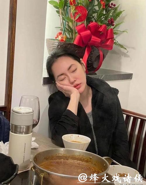 小S是被现实上了一课？告别昔日硬刚，如今对大陆网友卑微求营业